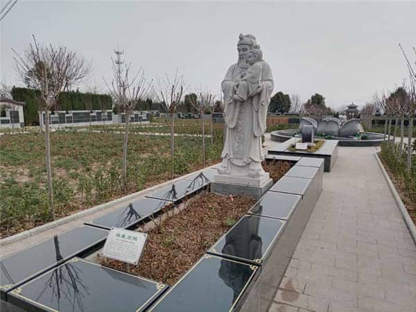 西安漢皇墓園的總占地面積以及建筑風格是怎樣的？