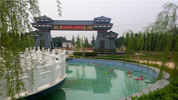 閻良漢皇樹葬墓園提供了哪些非傳統(tǒng)墓葬的葬式葬法？