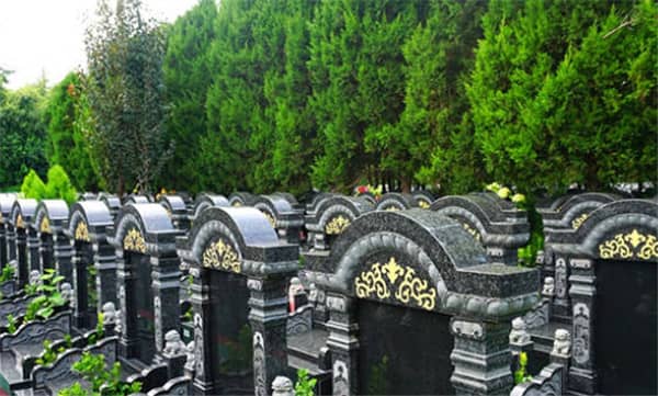 請(qǐng)問西安漢皇樹葬墓園的花壇葬服務(wù)價(jià)格如何