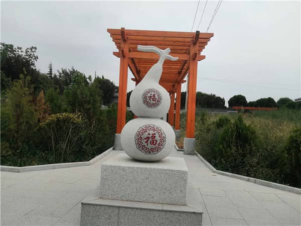 西安漢皇樹葬墓園提供的草坪葬方式有哪些特點(diǎn)？為何能成為家屬緬懷逝者的理想選擇？