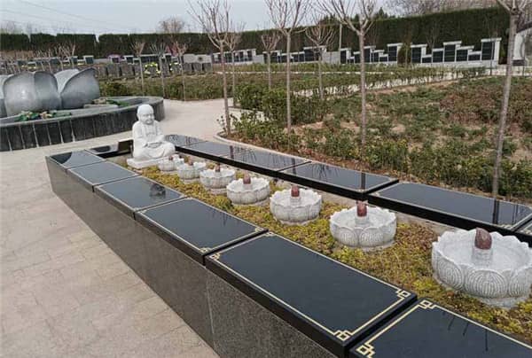 在西安市，有哪些樹葬墓園距離市區較近，且環境和服務相對較好？