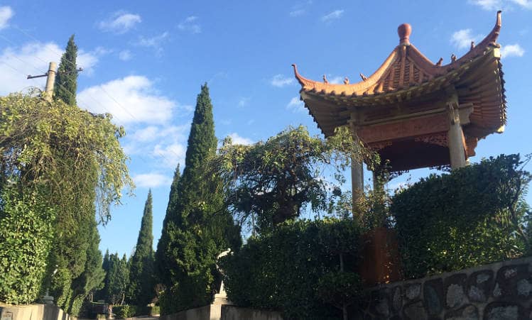 西安驪山墓園在管理上有哪些特色？