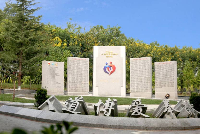 西安鳳棲山墓園是否具備合法性？這一特點(diǎn)對(duì)家庭選擇墓園有何影響？