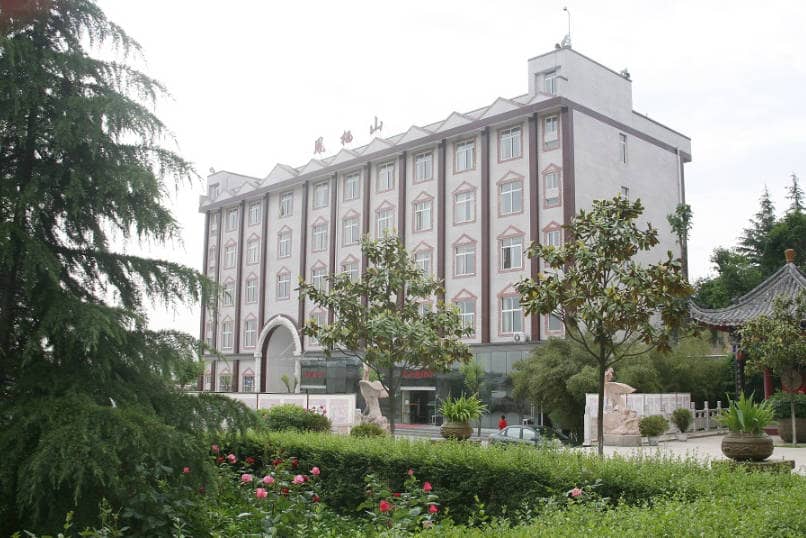 西安鳳棲山墓園的墻頭墓區(qū)域有哪些特點(diǎn)