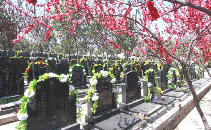 西安鳳棲山墓園中有哪些立碑葬式是熱銷的，它們各自有什么特點(diǎn)？