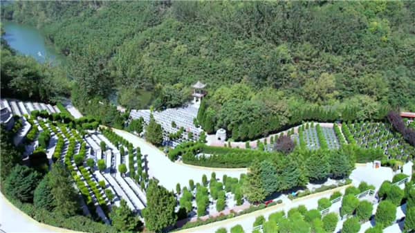 西安壽陽山墓園的墓碑設(shè)計有哪些特點(diǎn)？