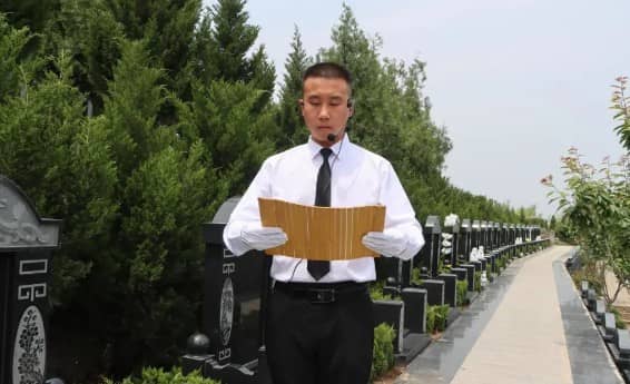 西安壽陽(yáng)山墓園提供了哪些貼心的服務(wù),以幫助客戶更好地進(jìn)行祭掃活動(dòng)?