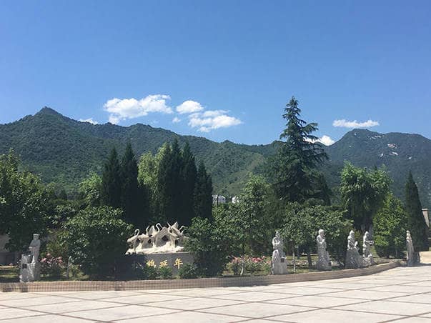 西安長安慈恩園墓地是如何將傳統(tǒng)喪葬習(xí)俗與現(xiàn)代理念相結(jié)合的？