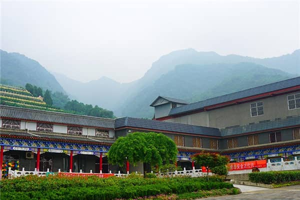 西安戶縣九龍山墓園的外部環(huán)境有哪些特色?