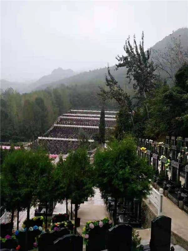 西安九龍山公墓位于頭枕秦嶺龍脈,全國知名公墓