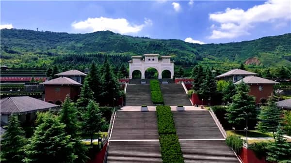 西安霸陵墓園，地址：陜西省西安市灞橋區毛西公路