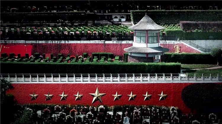 西安霸陵墓園在員工培訓(xùn)和團(tuán)隊(duì)建設(shè)方面有哪些做法？