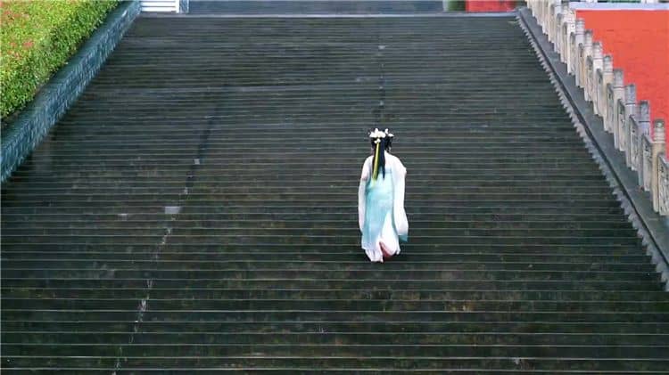 西安霸陵墓園新區(qū)倡導(dǎo)社區(qū)公祭、絲帶寄哀思