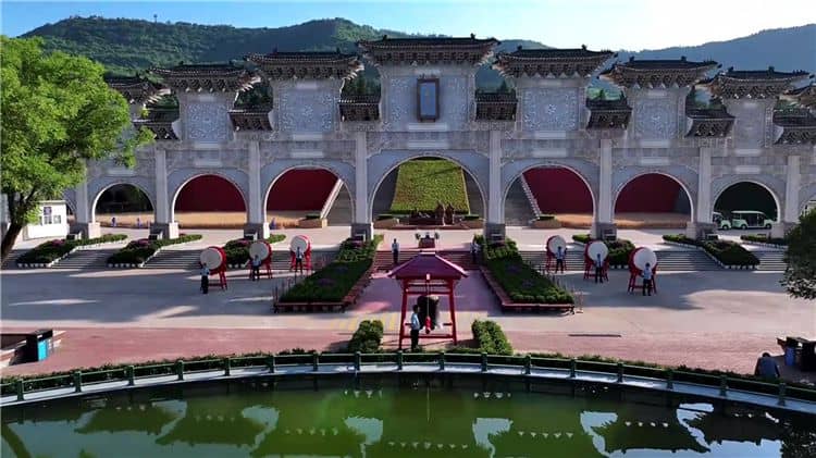 西安霸陵墓園新區位于哪個區域和具體地址是什么？