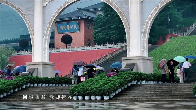 西安霸陵墓園位于哪個區域，其交通便捷性如何？