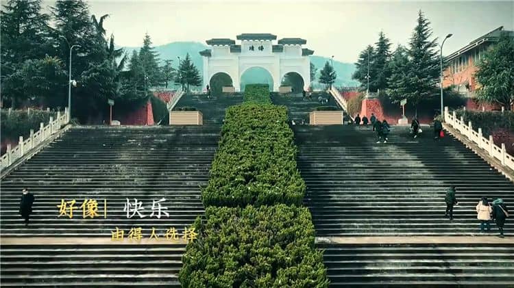 西安霸陵墓園新區的地理位置有何特點？