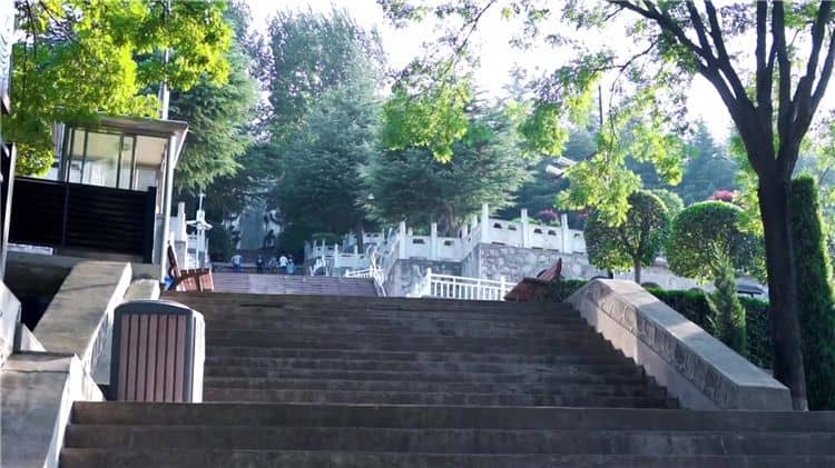 西安霸陵墓園新區(qū)是否舉辦過紀念活動或公益活動？