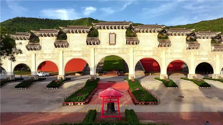 西安霸陵墓園新區是否提供全天候的客戶服務？