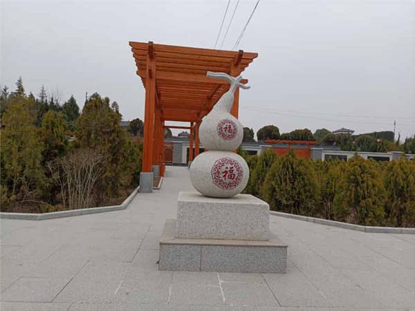 西安墓地的使用年限是如何規定的，到期后家屬需要做什么？